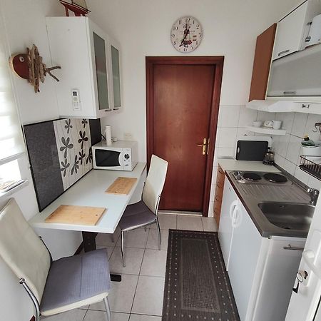 Susy Apartment Umag Bagian luar foto