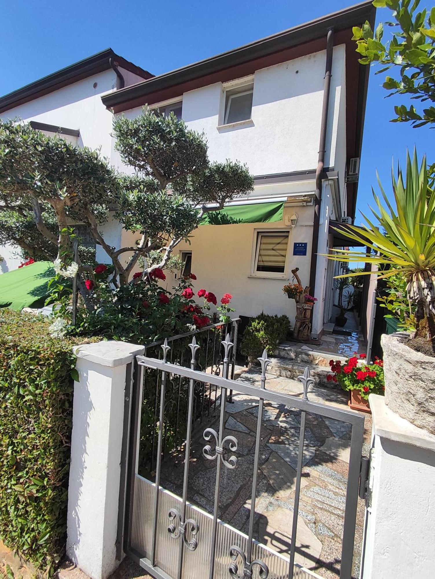 Susy Apartment Umag Bagian luar foto
