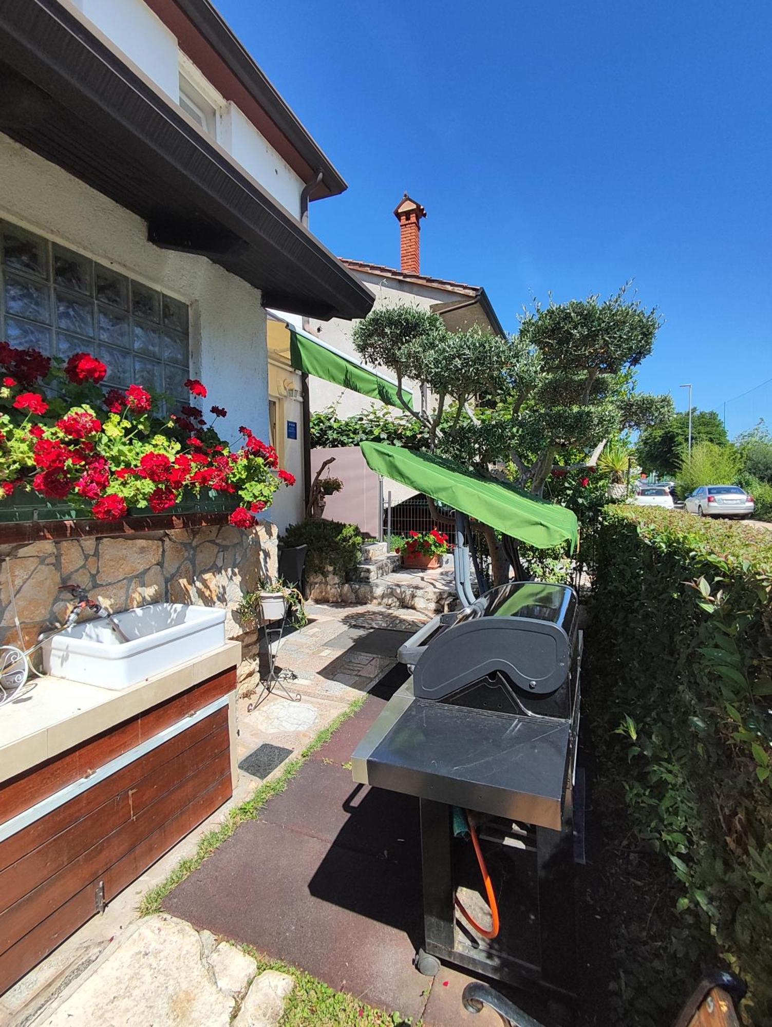 Susy Apartment Umag Bagian luar foto