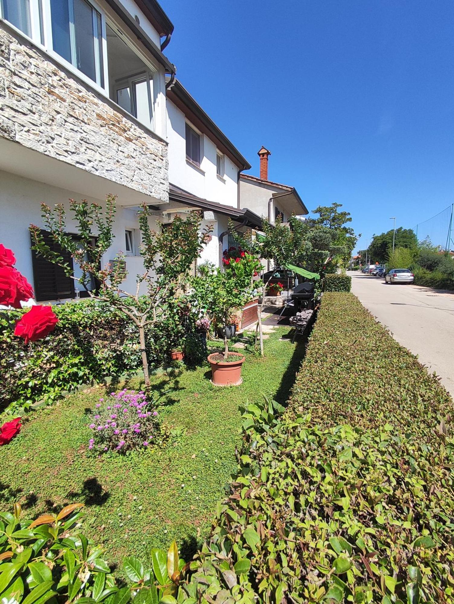 Susy Apartment Umag Bagian luar foto