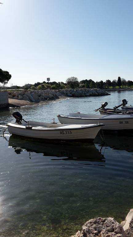 Susy Apartment Umag Bagian luar foto